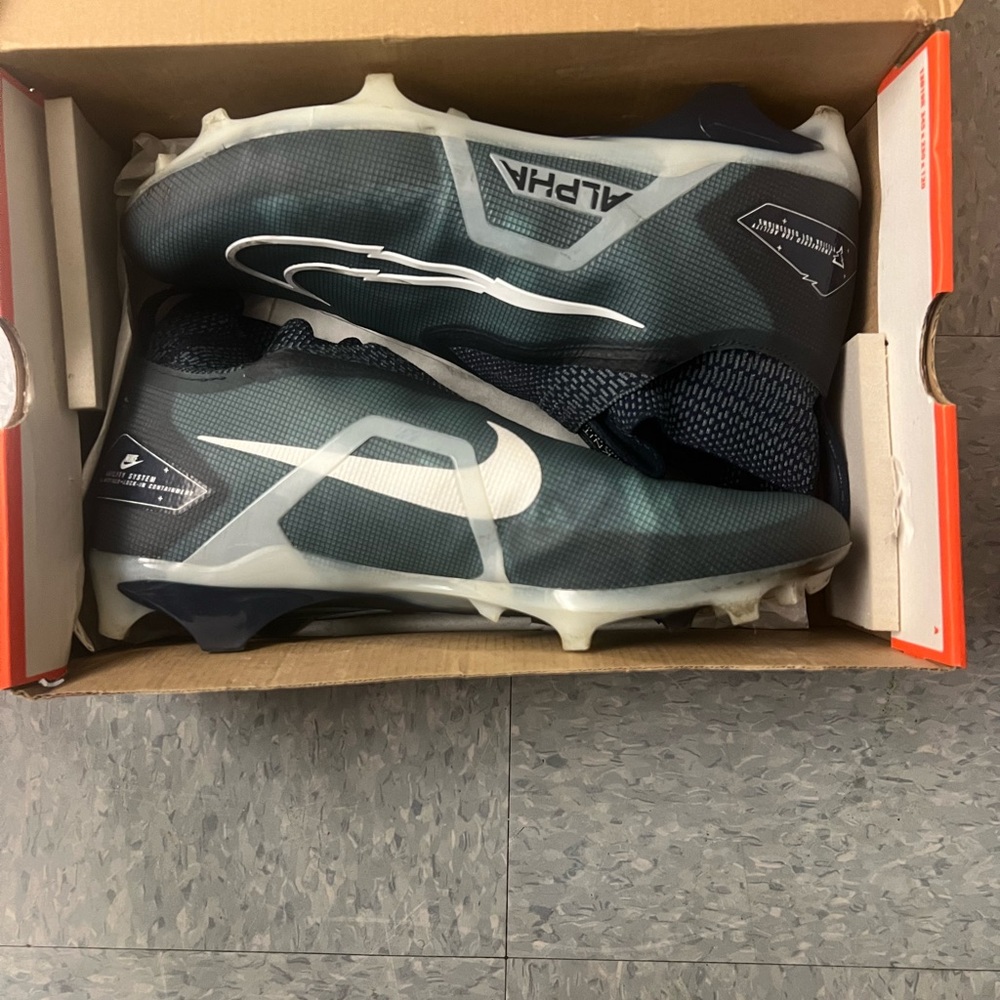 Nike Alpha Menace Elite 3 Football Cleats